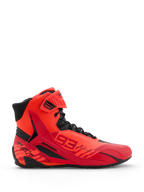 Alpinestars MM93 Faster-4 Shoes, scarpe da moto, rosso fluo, rosso brillante e nero, vista laterale di profilo, con logo 93 Marc Marquez in evidenza, chiusura con lacci e cinturino alla caviglia a strappo e dettagli protettivi in TPR.