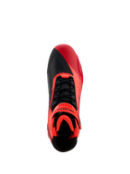 Alpinestars MM93 Faster-4 Shoes, scarpe da moto, rosso fluo, rosso brillante e nero, vista dall'alto con lacci neri e cinturino a strappo rosso, design asimmetrico della punta e interno imbottito per la guida sportiva.