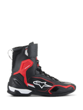 Scarpe Alpinestars Superfaster, scarpe da moto, nero, rosso brillante e bianco, vista laterale con colletto alto, protezione dagli impatti in TPU rosso e logo Alpinestars bianco, calzature protettive da strada dal design sportivo