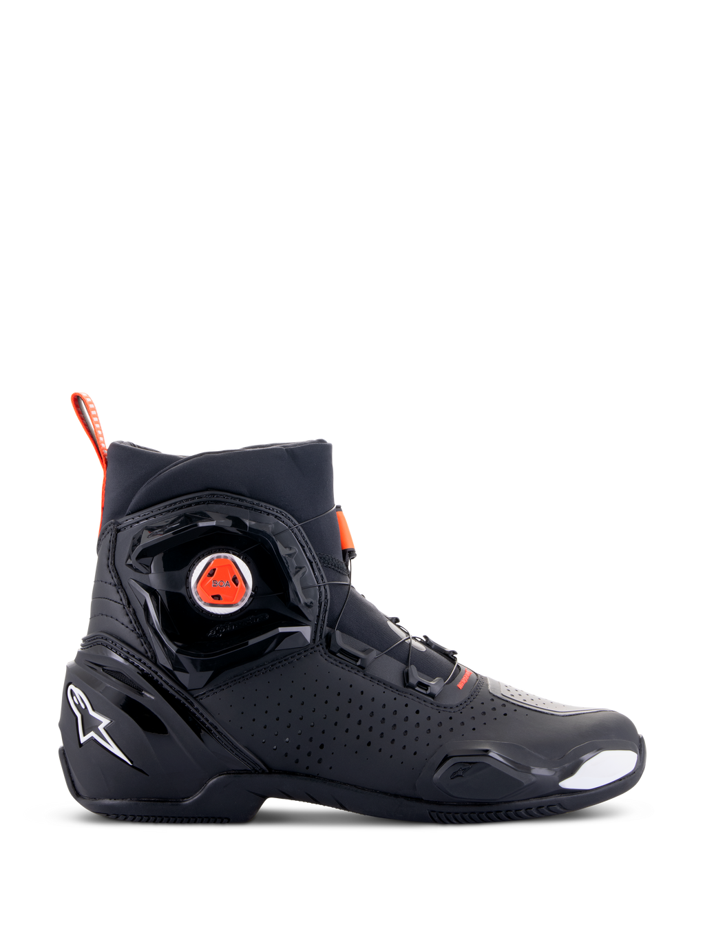 Alpinestars SP-2 Riding Shoes, calzature sportive da moto, nero con dettagli rosso fluo, vista laterale con sistema di chiusura rapida BOA, pannelli in microfibra traforata per la ventilazione, logo Alpinestars bianco sul tallone, design moderno con finiture opache e lucide