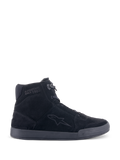 Alpinestars Chrome Shoes, scarpe da moto urbane, Nero/Nero, silhouette sneaker alta in camoscio spaccato, con logo a stella laterale e scritta 'Since 1963' sulla caviglia, design casual streetwear con suola piatta in gomma