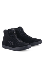 Alpinestars Chrome Air Shoe, scarpe da moto, nero, vista frontale a tre quarti, tomaia in camoscio e mesh con logo Alpinestars sul lato, design sneaker alta urbana per guida su strada