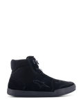 Alpinestars Chrome Air Shoe, scarpe da moto urbane, nero su nero, vista laterale con tomaia in camoscio e mesh, silhouette sneaker alta, calzatura protettiva casual per uso stradale