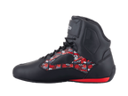 Scarpe Alpinestars FQ20 Faster-3 Rideknit®, scarpe da moto, nere con grafiche Fabio Quartararo rosse e bianche, design a collo alto con lacci e cinturino sulla caviglia, dettaglio rosso sul tallone, vista laterale del profilo