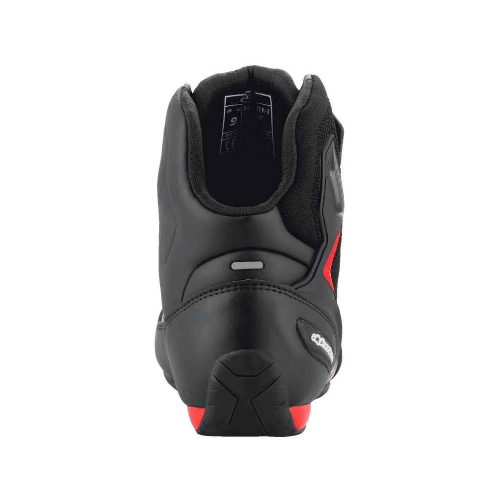 Scarpe Alpinestars FQ20 Faster-3 Rideknit®, nero e rosso acceso, vista posteriore che evidenzia il contrafforte sagomato del tallone, la striscia riflettente e il collarino imbottito della caviglia, calzatura tecnica da moto