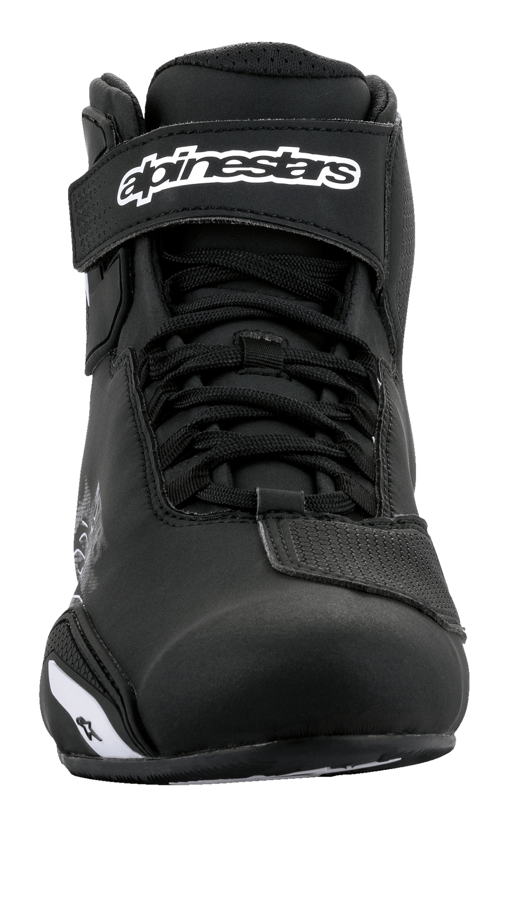 Scarpe Alpinestars Sektor, scarpe da moto, nero e bianco, vista frontale con sistema di allacciatura rapida e cinturino alla caviglia a strappo con logo bianco, elegante struttura in microfibra per la guida su strada
