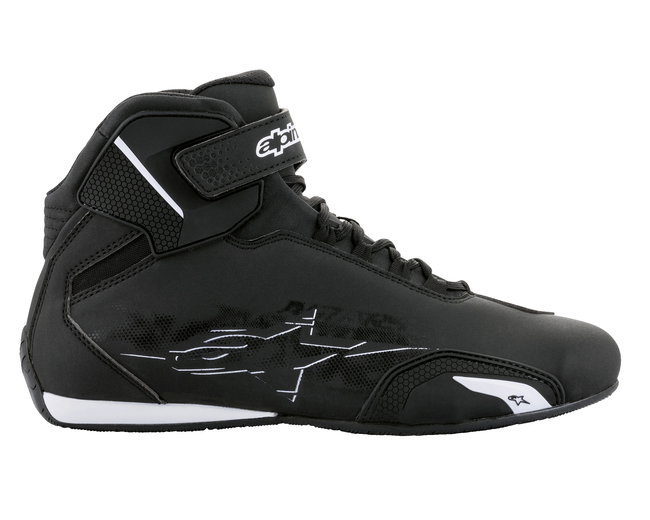 Scarpe Alpinestars Sektor, scarpe da moto, nero e bianco, profilo laterale con tomaia in microfibra leggera, sistema di allacciatura rapida e cinturino alla caviglia a strappo con logo bianco, design protettivo ed elegante per guida su strada
