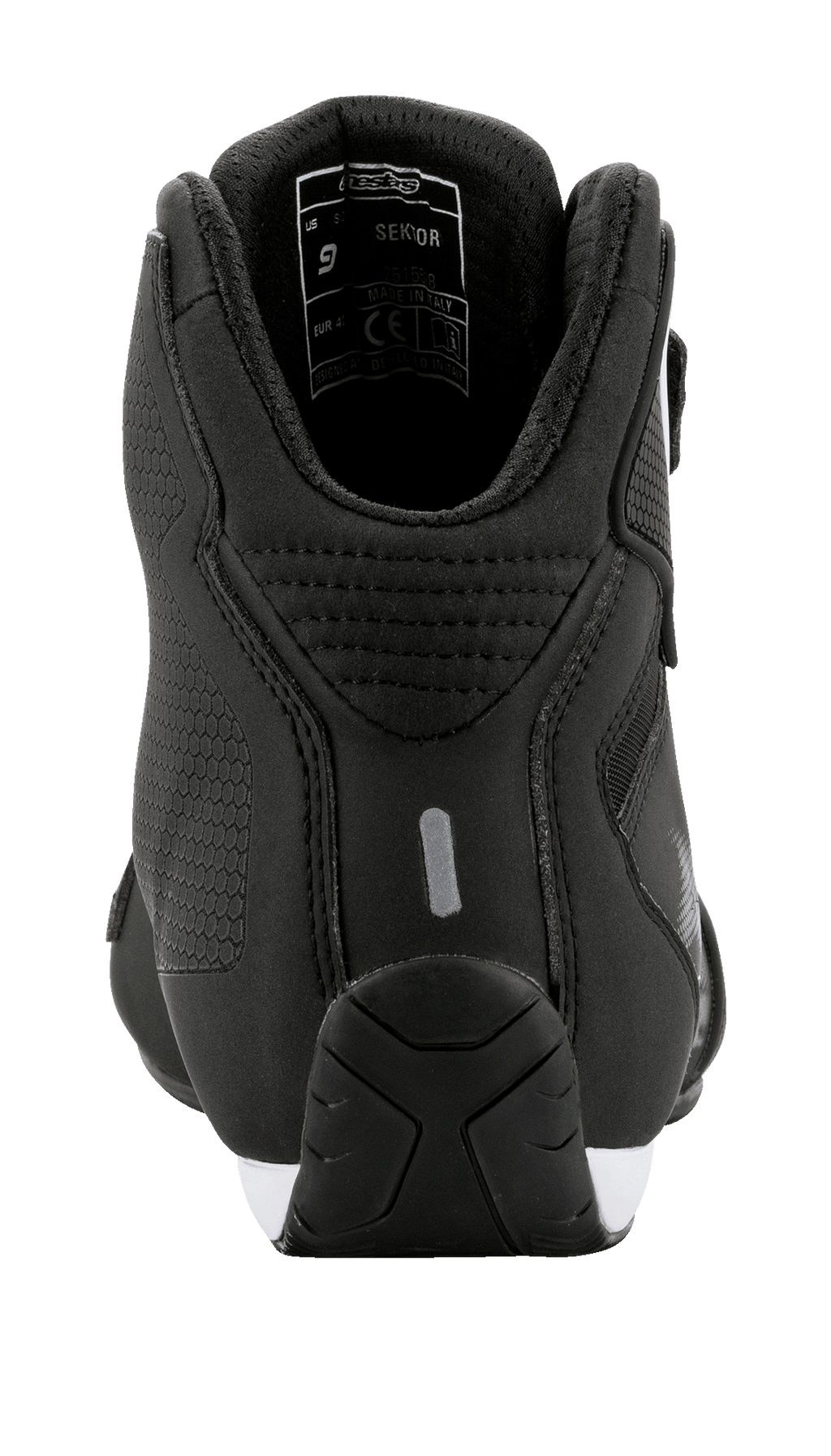Scarpe Alpinestars Sektor, vista posteriore, nero con accenti bianchi, struttura in microfibra leggera, inserto riflettente sul tallone e colletto imbottito, calzatura da moto elegante di ispirazione motorsport
