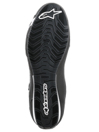 Alpinestars Sektor Shoes, scarpe da moto, nero e bianco, vista inferiore della suola in gomma testurizzata con motivo ondulato del battistrada, con logo Alpinestars e simbolo della stella in bianco.