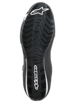 Alpinestars Sektor Shoes, scarpe da moto, nero e bianco, vista inferiore della suola in gomma testurizzata con motivo ondulato del battistrada, con logo Alpinestars e simbolo della stella in bianco.