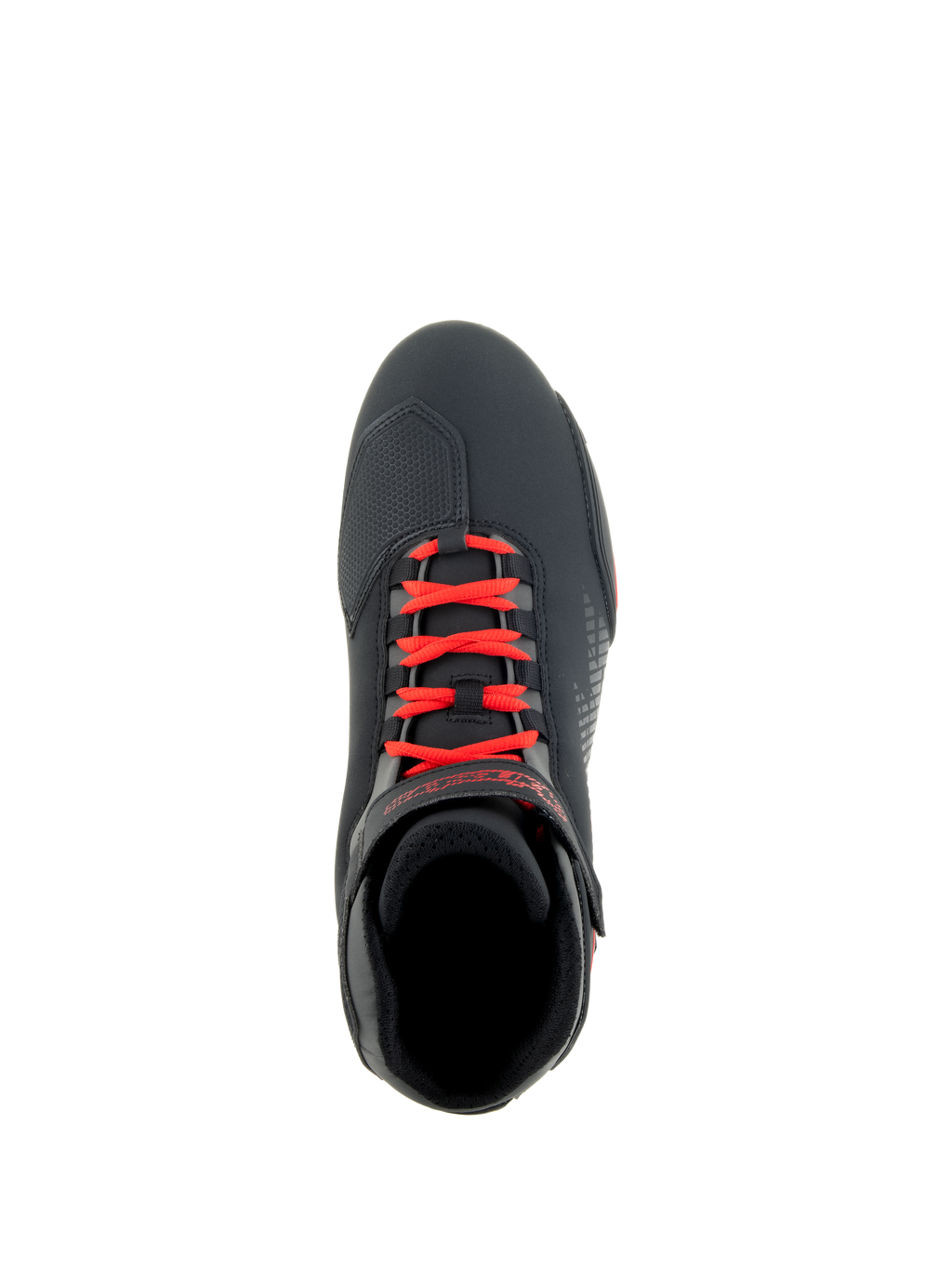 Scarpe Alpinestars Sektor, nero e rosso brillante, vista dall'alto di scarpa tecnica da moto, lacci rosso brillante e cinturino regolabile sulla caviglia, tomaia in microfibra con rinforzo per il cambio, design sportivo da strada