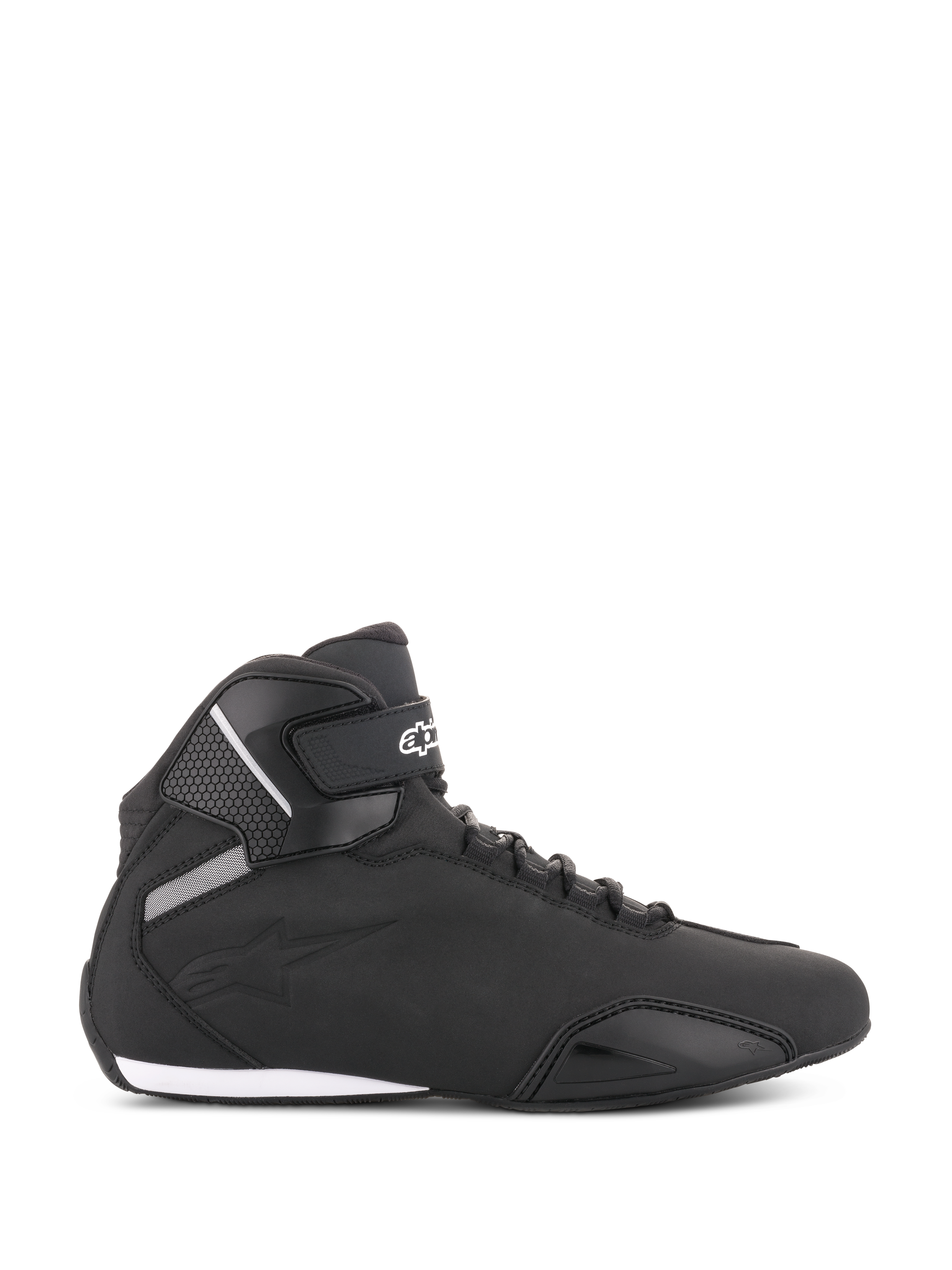 Scarpe Alpinestars Sektor, scarpe da moto nere, vista di profilo laterale, costruzione in microfibra dal design elegante con punta rinforzata e cinturino alla caviglia, logo Alpinestars bianco, calzatura protettiva dallo stile sportivo