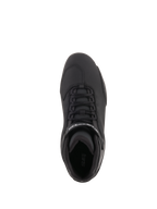 Scarpe Alpinestars Sektor, scarpe da moto, nero, vista dall'alto con sistema di allacciatura rapida, cinturino alla caviglia con logo bianco e zona della punta rinforzata, elegante struttura in microfibra