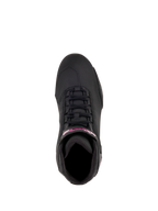 Alpinestars Scarpe Donna Stella Sektor, scarpe da moto, nero e fucsia, vista dall'alto che mostra il sistema di allacciatura rapida e il logo fucsia sul cinturino alla caviglia, struttura in microfibra leggera dal profilo sportivo elegante