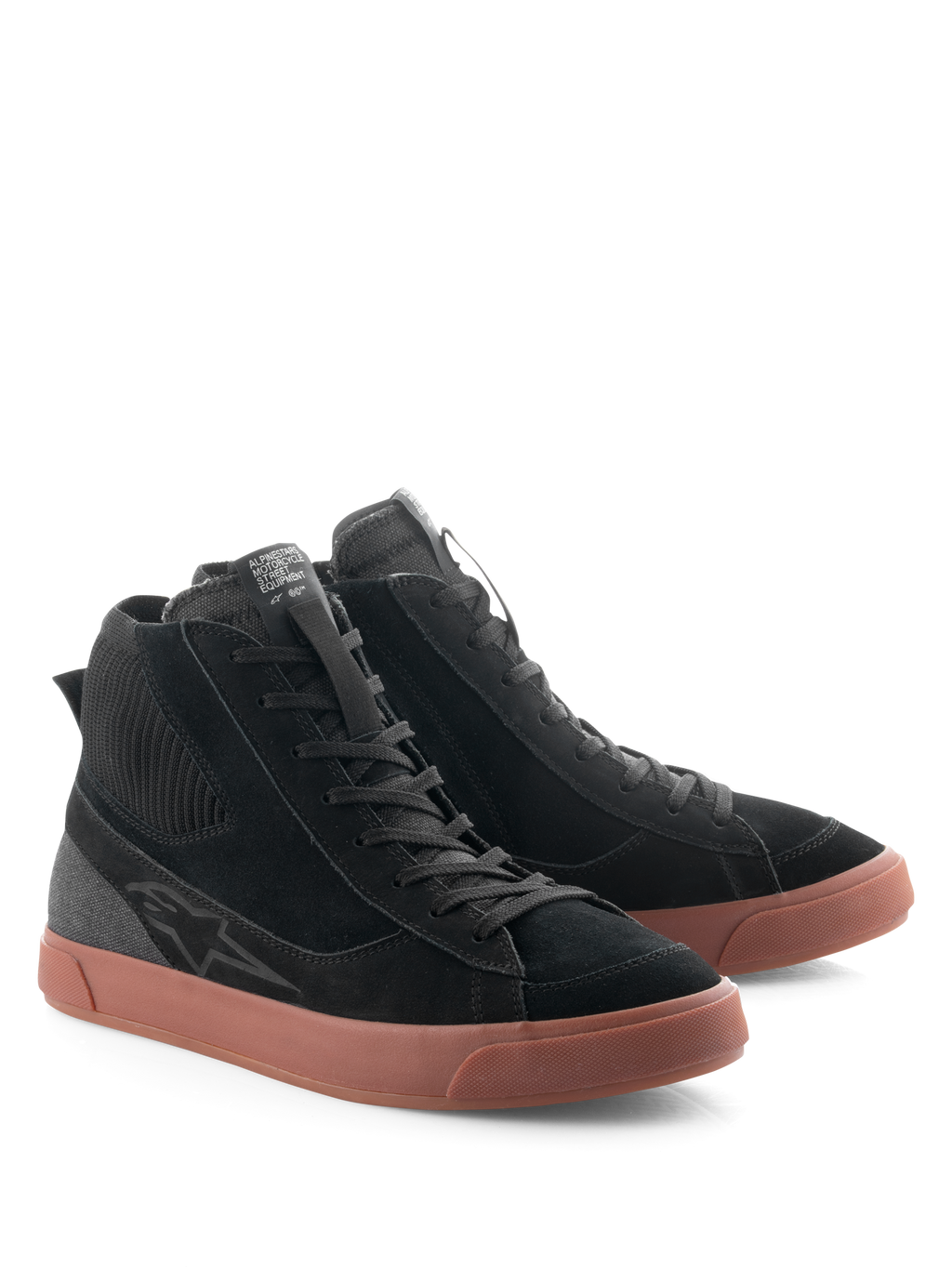 Scarpe Alpinestars Stated, scarpe da moto urbane, Black and Gum, silhouette high-top con tomaia in pelle scamosciata e tela nera, suola in gomma vulcanizzata marrone, design d'ispirazione skate rétro per uso stradale e urbano