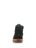 Alpinestars Stated Shoes, scarpe da moto urbane, Black Gum, vista frontale con tomaia in nabuk e camoscio nero, lacci classici e suola in gomma testurizzata, calzature protettive ispirate allo skate