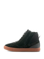 Alpinestars Stated Shoes, scarpe da moto urbane, nero e gomma, vista laterale con cerniera laterale, suola in gomma vulcanizzata e scritta 'ONE GOAL. ONE VISION.' sulla tomaia in camoscio e tela