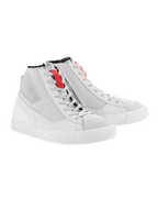 Alpinestars Stated Shoes, scarpe da moto, White Cool Gray, sneaker high-top in stile retrò con suole in gomma vulcanizzata, accenti rossi sui passanti dei lacci e costruzione resistente in nubuck e tela.