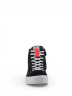 Alpinestars Scarpe Stella Stated Podium, scarpe da moto urban da donna, nero e bianco con dettaglio rosso, sneaker retro in stile skate con suola vulcanizzata e stringhe bianche.