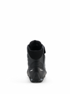 Scarpe Alpinestars Faster-4 Drystar®, scarpe da moto, Nero Cool Gray, vista posteriore con tallone rinforzato, colletto imbottito e dettagli riflettenti, costruzione in microfibra impermeabile per guida sportiva