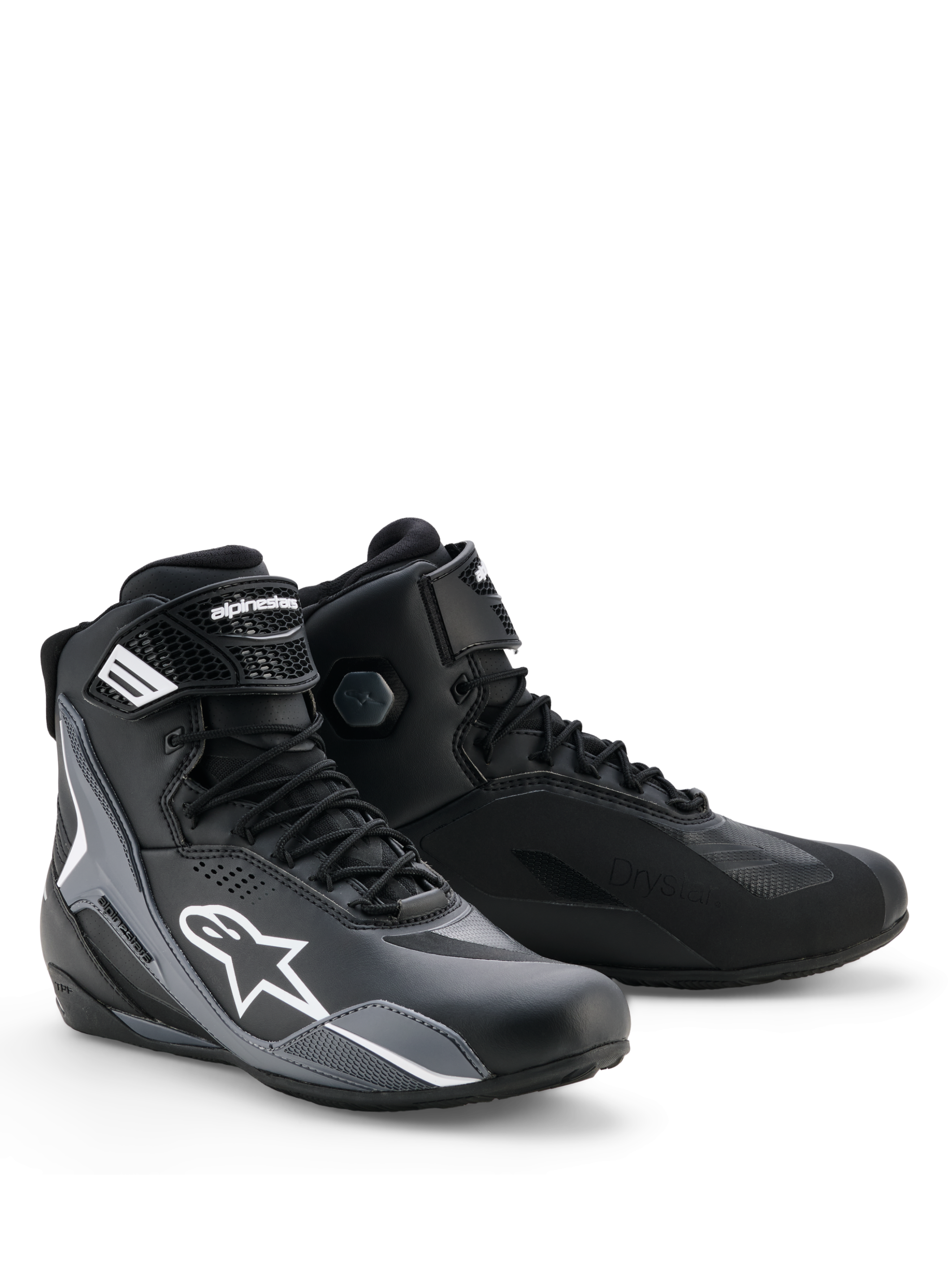 Scarpe Alpinestars Faster-4 Drystar®, scarpe da moto, nero, grigio freddo e bianco, design aerodinamico con logo Astars bianco, chiusura con lacci e cinturino alla caviglia con chiusura a strappo, tecnologia impermeabile Drystar® e pannelli rinforzati per la protezione nella guida sportiva.