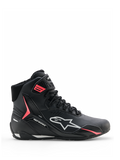 Scarpe Alpinestars Stella Faster-4 Drystar®, scarpe da moto da donna, nere con accenti grigio e corallo fluo, design alto con logo laterale e cinturino a strappo, microfibra impermeabile per la guida sportiva