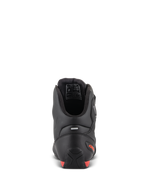 Scarpe Alpinestars Faster-3 Drystar®, scarpe da moto, vista posteriore che mostra il tallone e la caviglia, microfibra nera con accenti rosso fluo, striscia riflettente per la visibilità, calzatura protettiva d'ispirazione sportiva per uso stradale e urbano