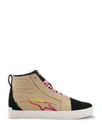 Alpinestars Ride-63 Canvas Shoes, sneaker alte, beige e nero con lacci rosa, suola bianca, logo a stella multicolore rosso e giallo, texture effetto scamosciato, calzature casual ispirate al motorsport