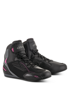 Scarpe Alpinestars Stella Faster-3 Drystar da donna, scarpe da moto, nero, grigio scuro e fucsia, costruzione in microfibra impermeabile e pelle scamosciata PU, chiusura con lacci e cinturino in velcro sulla caviglia, design sportivo urbano elegante