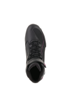 Scarpe Alpinestars Stella Faster-3 Drystar® da donna, scarpe da moto impermeabili, nero, grigio scuro e fucsia, vista dall'alto con chiusura stringata e cinturino a strappo, calzatura protettiva profilata per la guida urbana.