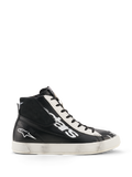 Scarpe Alpinestars Stated Flair, scarpe da moto urbane, nero e bianco, costruzione high-top in pelle con grande logo bianco sul lato, pannello degli occhielli bianco traforato, chiusura lampo laterale e suola in gomma bianca con patina vintage effetto usurato