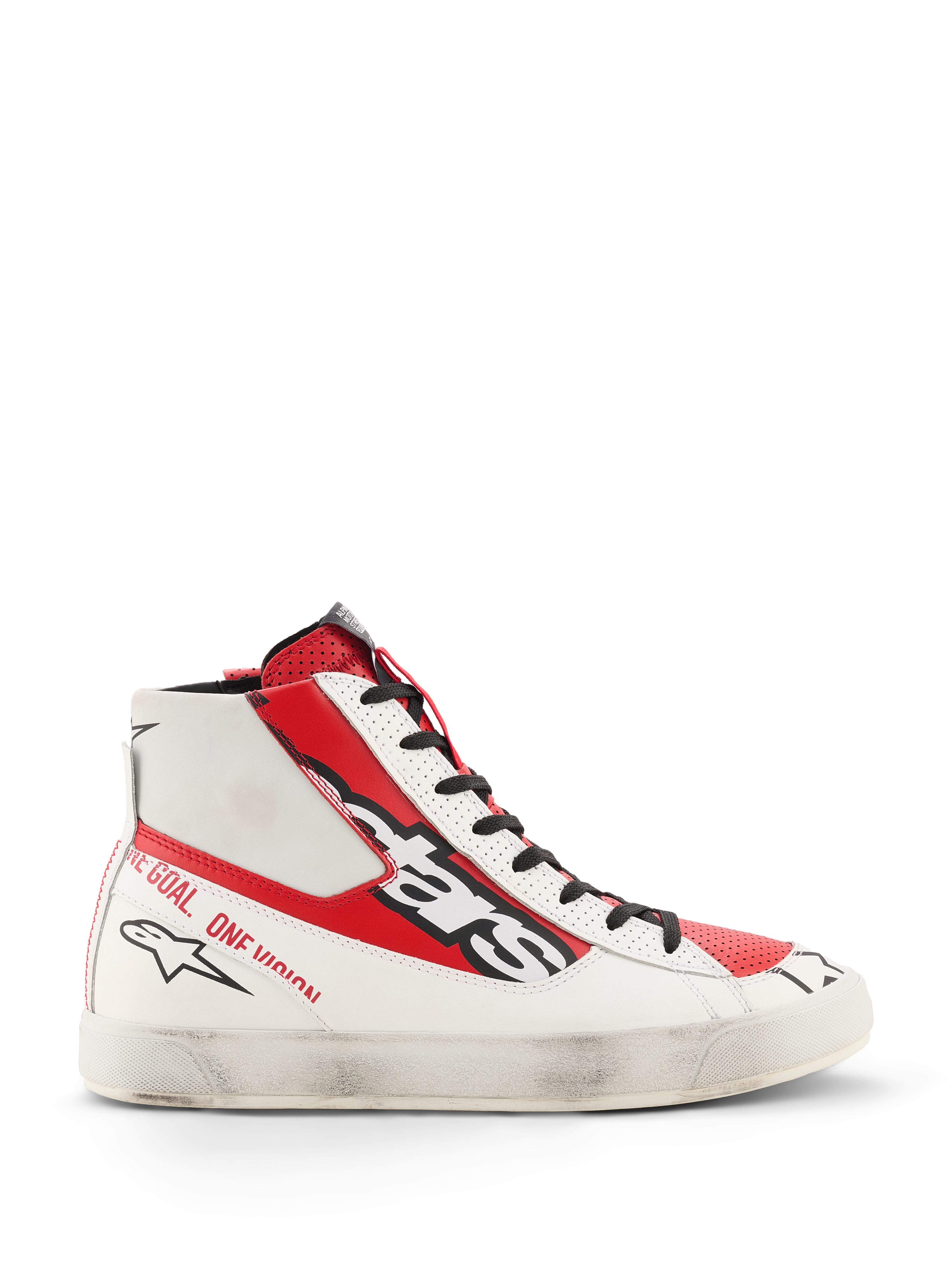Scarpe Alpinestars Stated Flair, scarpe da moto alte, Bianco e Rosso Brillante, struttura in pelle premium con finitura effetto usurato applicata a mano sulla suola bianca, grande marchio Alpinestars nero sul lato, pannelli rossi e scritte sul tallone, estetica racing d'ispirazione vintage