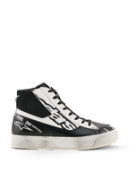 Alpinestars Stella Stated Flair Shoes, scarpe da moto alte da donna, nere e bianche, con pannelli in pelle traforata, loghi evidenti e suola con effetto usurato, urban streetwear ispirato al motorsport