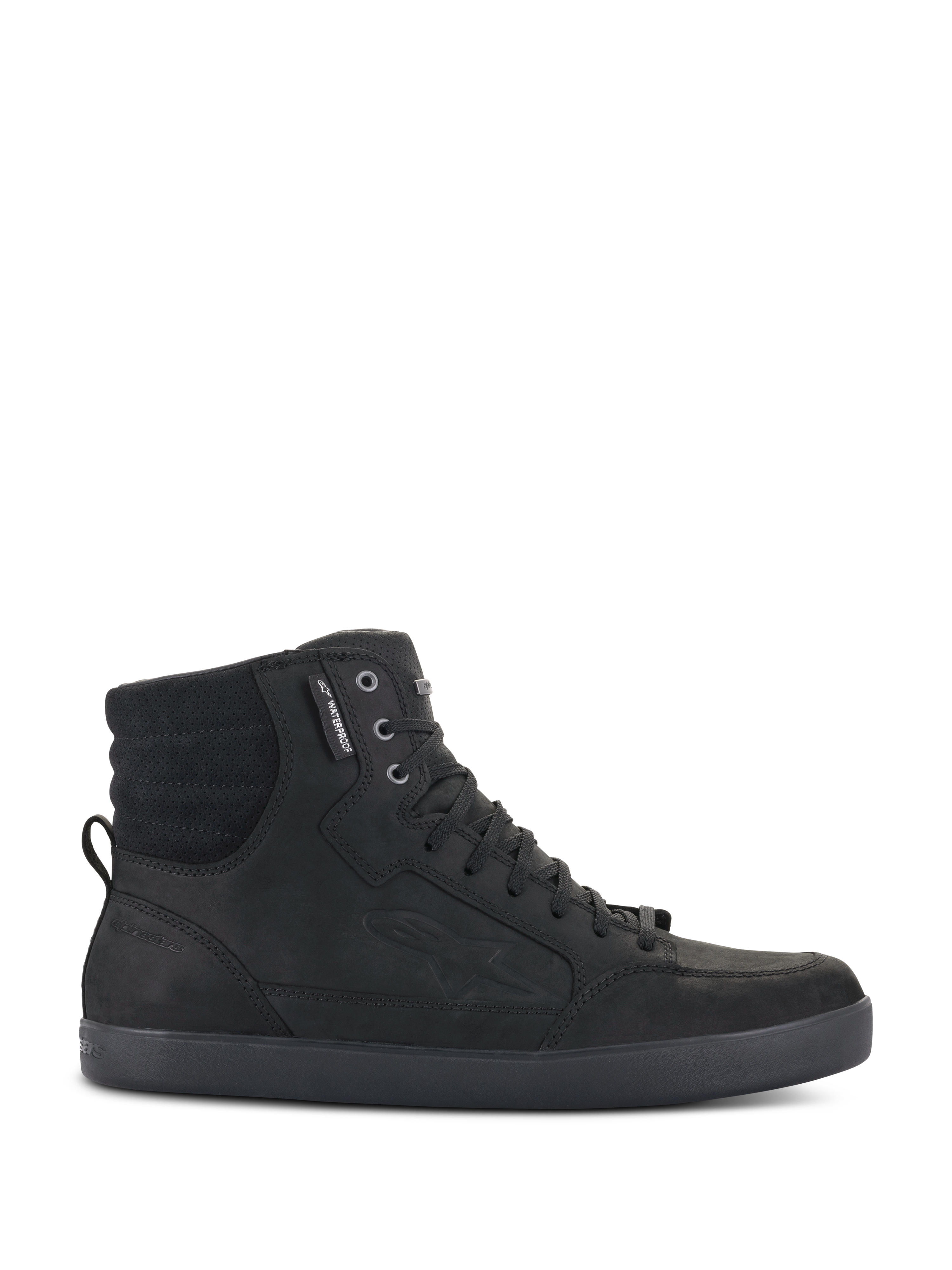 Alpinestars J-6 Waterproof Shoe, sneaker da guida urbana alta nera, vista laterale che mostra la struttura in pelle pregiata, chiusura con lacci e colletto imbottito alla caviglia