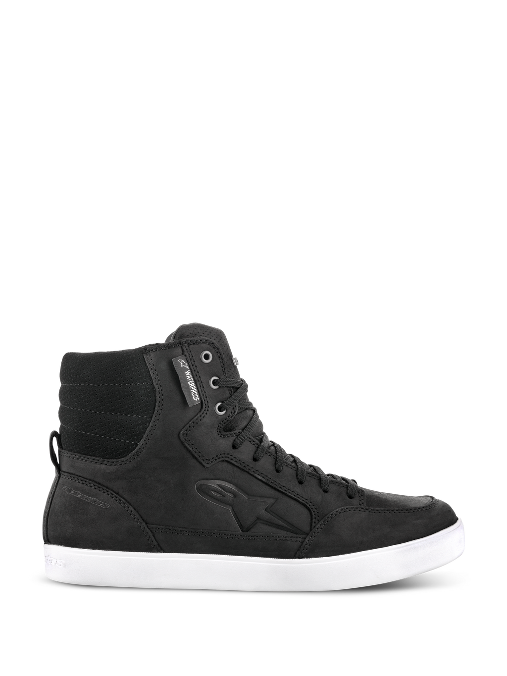 Alpinestars J-6 Waterproof Shoe, sneaker da guida urbana nera, calzatura da moto alta in pelle con suola piatta bianca, caviglia imbottita e trapuntata, occhielli metallici, etichetta impermeabile, logo laterale in rilievo, design d'ispirazione street per l'uso quotidiano