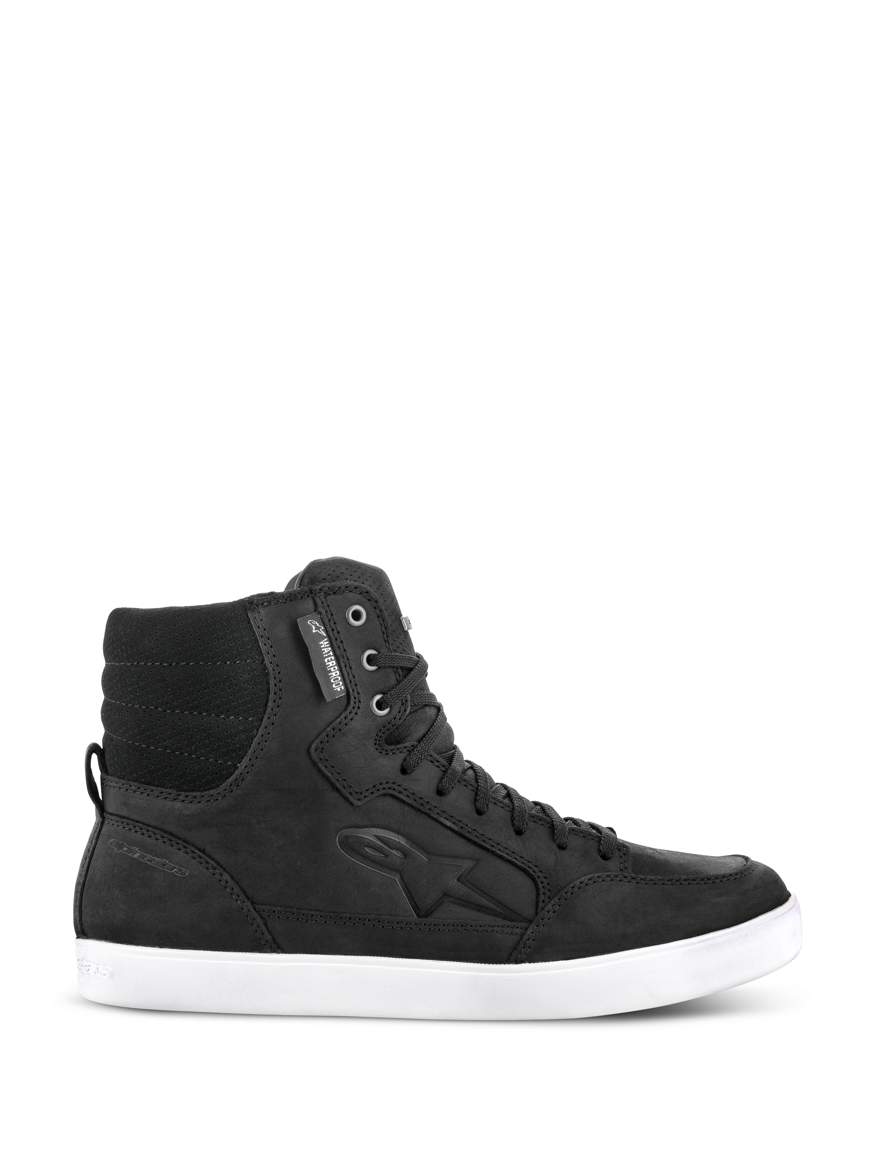 Alpinestars J-6 Waterproof Shoe, sneaker da guida urbana nera, calzatura da moto alta in pelle con suola piatta bianca, caviglia imbottita e trapuntata, occhielli metallici, etichetta impermeabile, logo laterale in rilievo, design d'ispirazione street per l'uso quotidiano