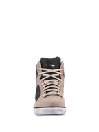 Scarpa Alpinestars J-6 Waterproof in Black Flint White, vista frontale, scarpa da moto stile sneaker in pelle premium con lacci marrone chiaro, linguetta nera traforata e suola bianca effetto invecchiato.