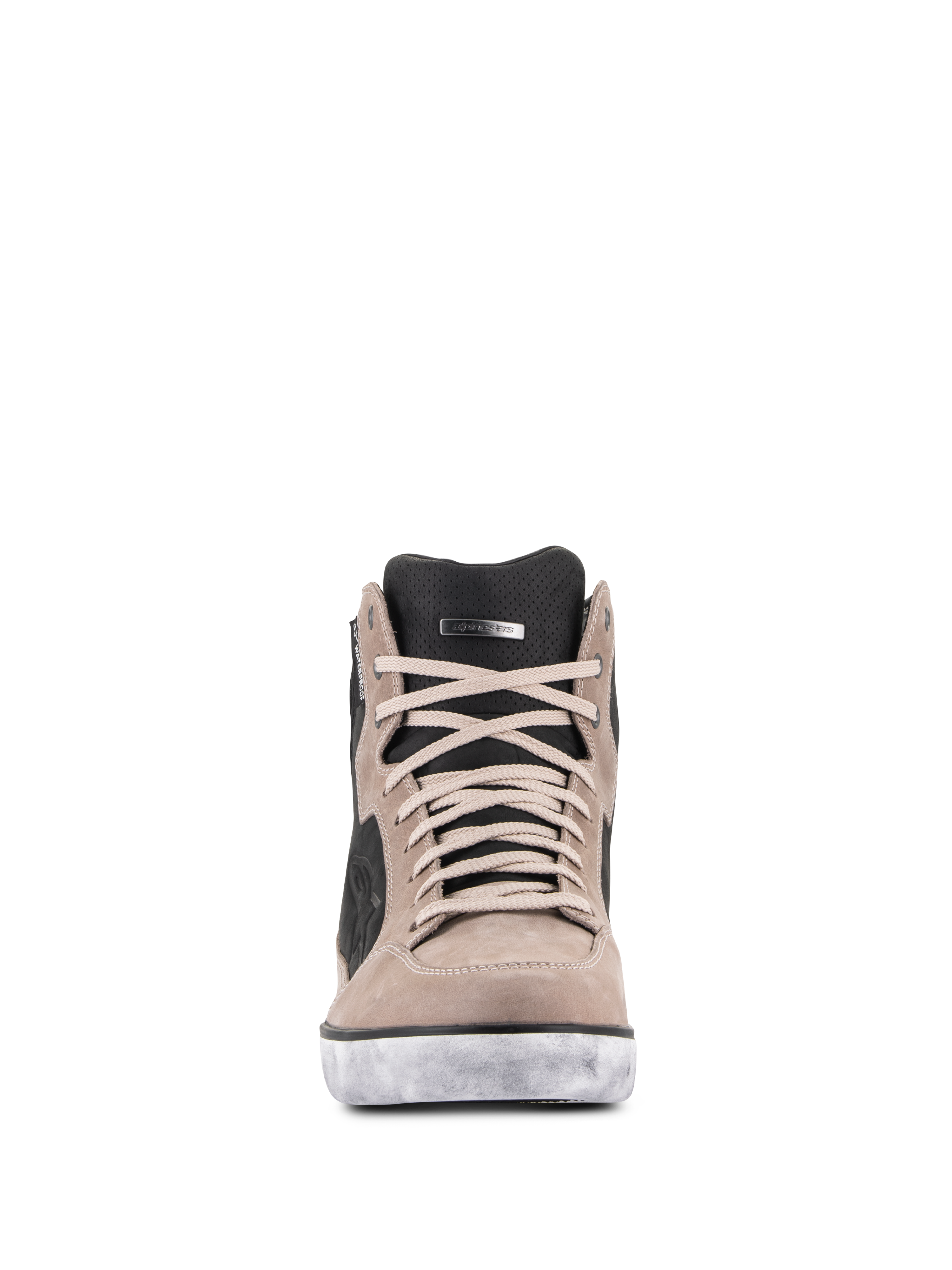 Scarpa Alpinestars J-6 Waterproof in Black Flint White, vista frontale, scarpa da moto stile sneaker in pelle premium con lacci marrone chiaro, linguetta nera traforata e suola bianca effetto invecchiato.