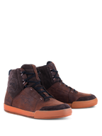Alpinestars Chrome Crafted Drystar® Shoes, scarpe da moto urbane, marrone e gomma, struttura alta in pelle e scamosciato, lacci neri, suola in gomma, con logo goffrato e marchio Drystar, calzature da moto casual contemporanee