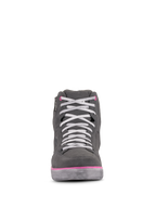 Scarpe Alpinestars Women's J-6 Waterproof, scarpe da moto, grigio chiaro e fucsia, vista frontale di sneaker high-top con lacci bianchi e accenti rosa, costruzione in pelle impermeabile e scamosciata