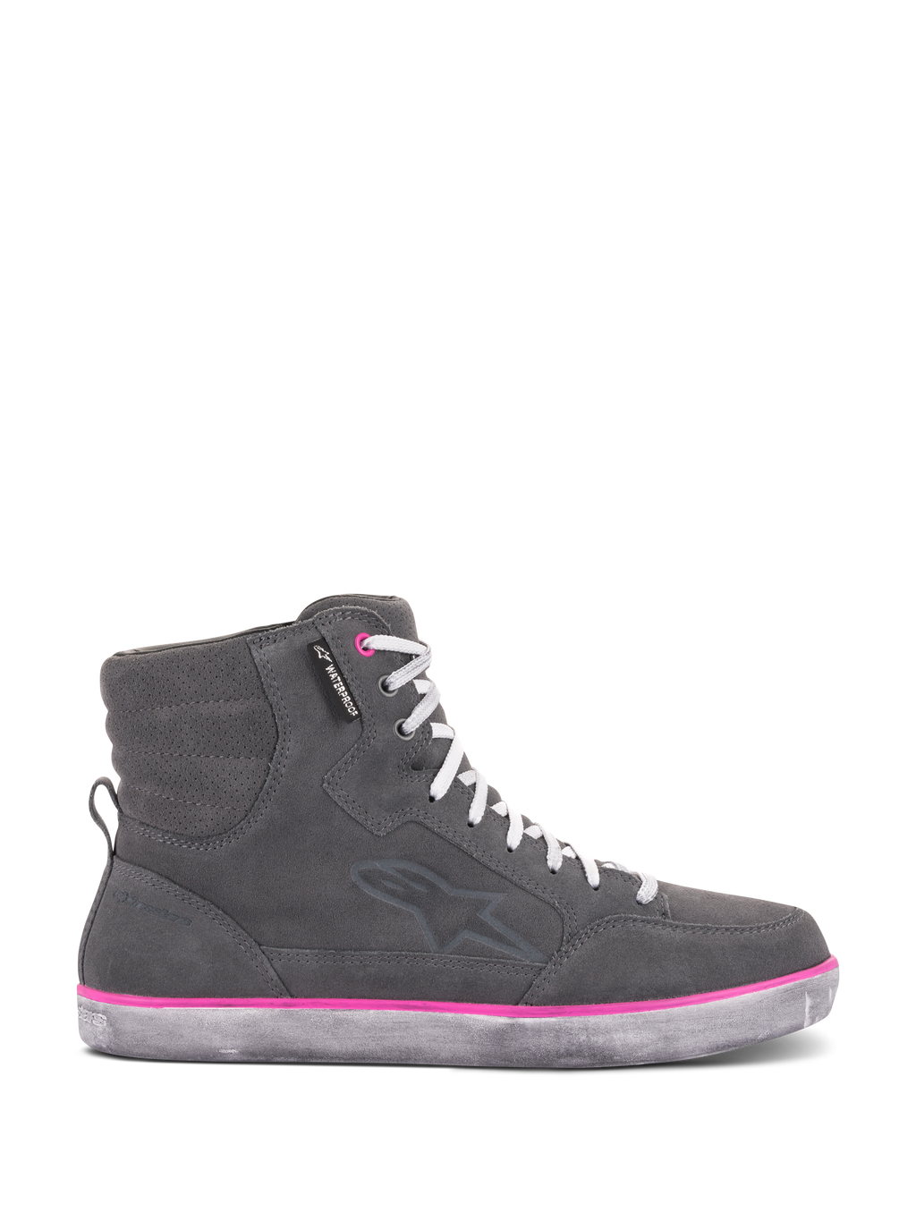 Scarpe Alpinestars J-6 Waterproof Donna, scarpa da moto in stile sneaker, tomaia in pelle e scamosciato grigio scuro con lacci bianchi, vivaci accenti fucsia lungo la suola ed etichetta waterproof, progettata per l'uso stradale urbano.