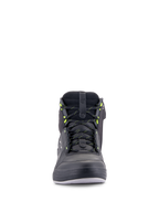 Scarpe Alpinestars Chrome Drystar®, scarpe da moto urban, nero grigio scuro giallo fluo, vista frontale con lacci dai dettagli gialli, costruzione alta in pelle e scamosciato, design streetwear casual impermeabile