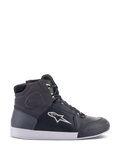 Alpinestars Chrome Drystar Shoes, sneaker da moto urban in nero, grigio scuro e giallo fluo, con pannelli in pelle e pelle scamosciata, suola bianca, lacci giallo neon e logo a stella distintivo