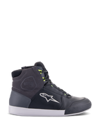 Alpinestars Chrome Drystar Shoes, sneaker da moto urban in nero, grigio scuro e giallo fluo, con pannelli in pelle e pelle scamosciata, suola bianca, lacci giallo neon e logo a stella distintivo