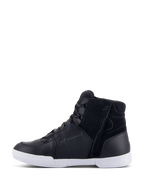 Scarpe Alpinestars Chrome Drystar®, scarpe da moto urbane, nero e bianco con accenti blu, tomaia in pelle e scamosciato, cerniera laterale, suola bianca, logo waterproof, stile sneaker casual a collo alto