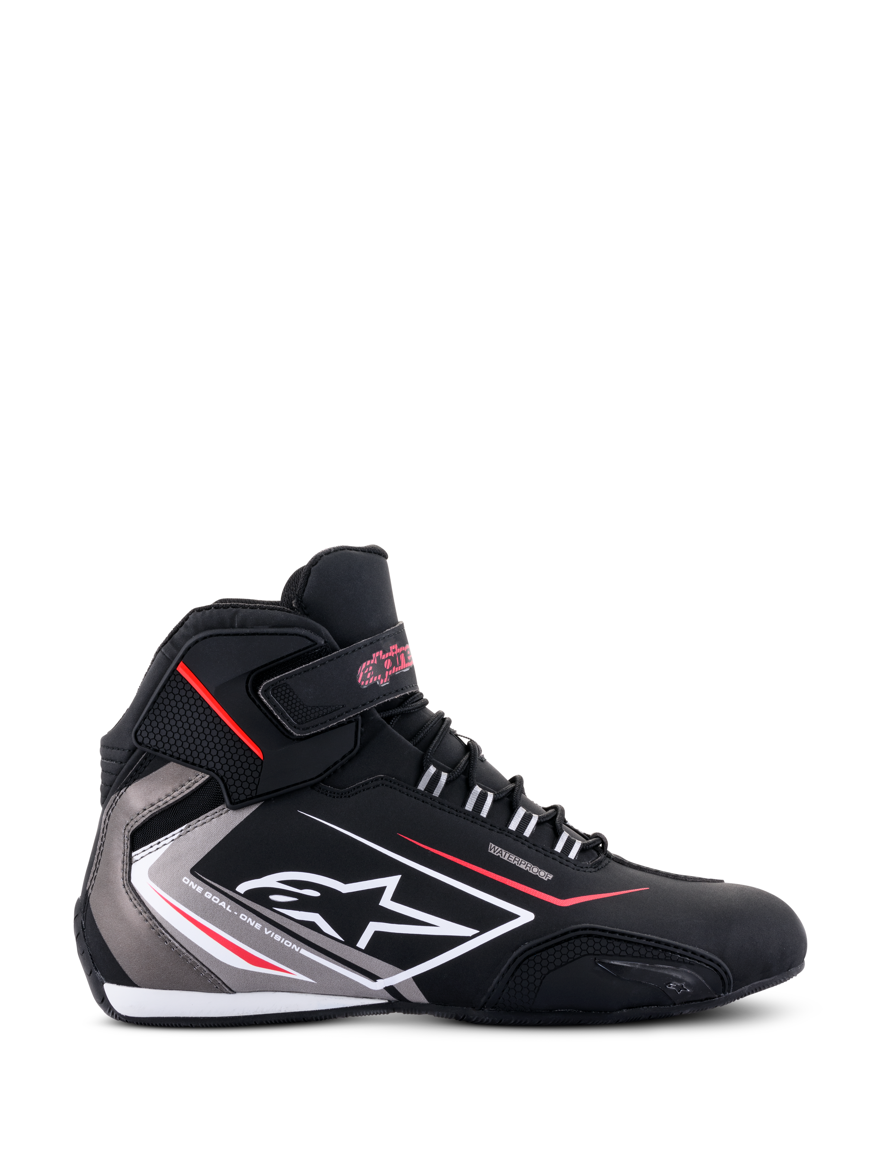 Scarpe Alpinestars Sektor Waterproof, profilo laterale, nero con accenti grigi e bianchi e dettagli rossi, dotate di lacci, cinturino in Velcro sulla caviglia, logo Alpinestars e scritta 'Waterproof', calzatura tecnica da moto dal design affusolato