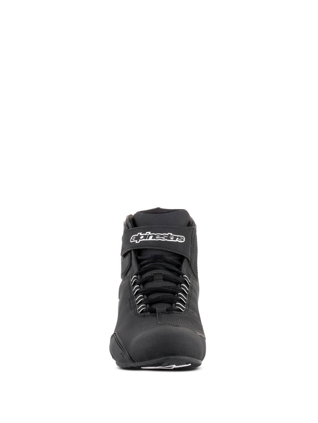 Alpinestars Sektor Waterproof Shoes, scarpe da moto nere, vista frontale con lacci neri e cinturino alla caviglia in Velcro con logo Alpinestars bianco, design elegante in microfibra per prestazioni motociclistiche in ogni condizione atmosferica