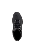 Alpinestars Sektor Waterproof Shoes, scarpe da moto nere, vista dall'alto che mostra lacci neri e punta rinforzata, elegante struttura in microfibra per prestazioni su strada