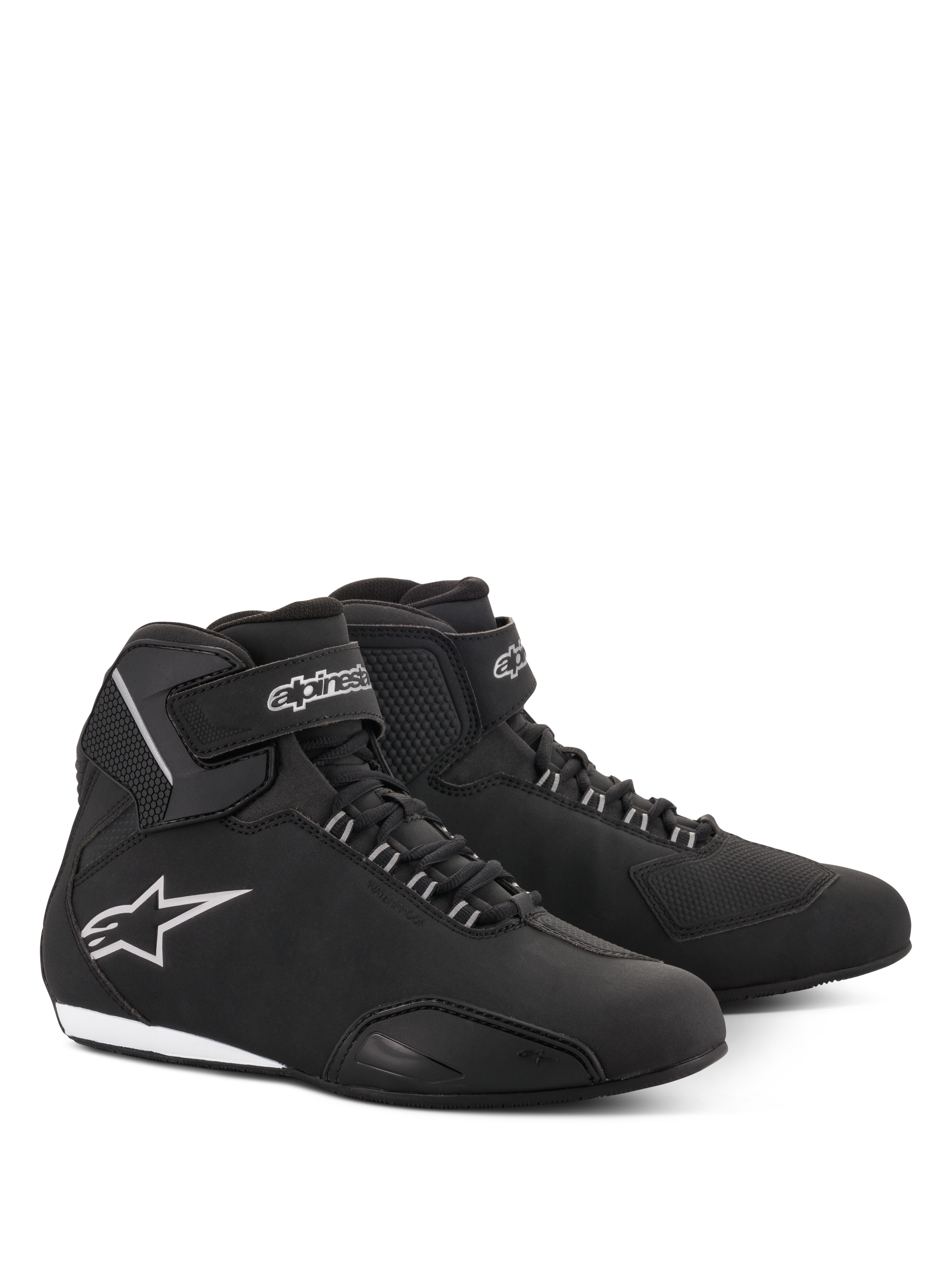 Alpinestars Stella Sektor Waterproof Shoes, scarpe da moto da donna, nero e argento, elegante tomaia in microfibra con chiusura a lacci e cinturino in velcro sulla caviglia, logo a stella Alpinestars argento sul lato e sottile suola in gomma