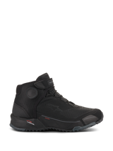 Alpinestars CR-X Drystar® Riding Shoes, scarpe da moto, nero, vista di profilo laterale, design atletico elegante con membrana impermeabile, logo Drystar rosso e suola in gomma testurizzata